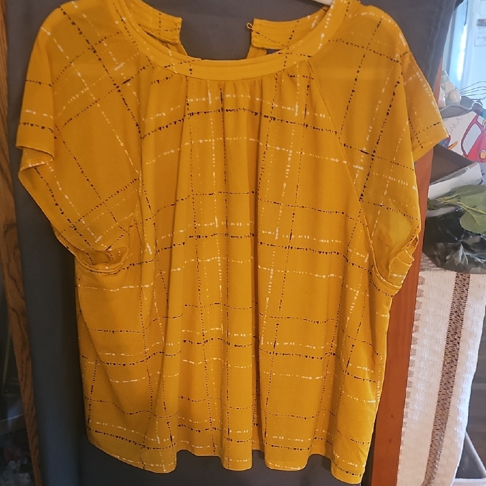 Apt. 9 Gold Short Sleeve Boxy Blouse with Mandarin Collar